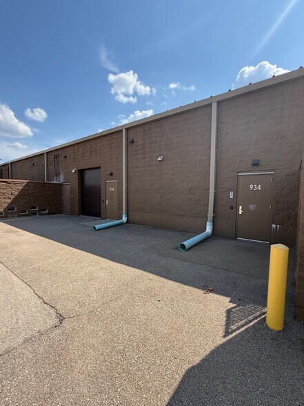 More Photos Of 934-942 Valley Creek Dr, Farmington General Retail For Lease