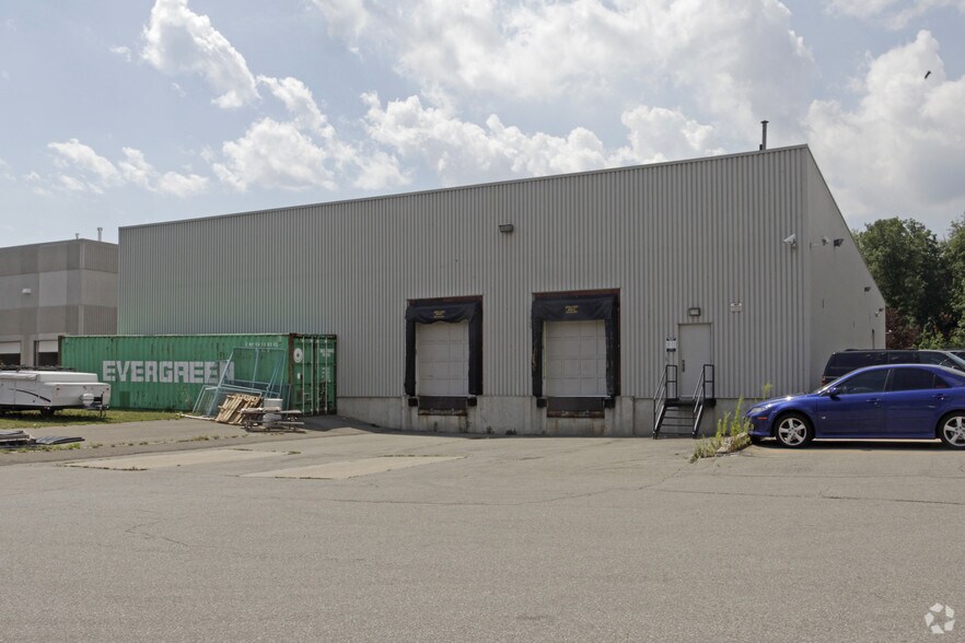More Photos Of 2239 Winston Park Dr, Oakville Warehouse For Lease