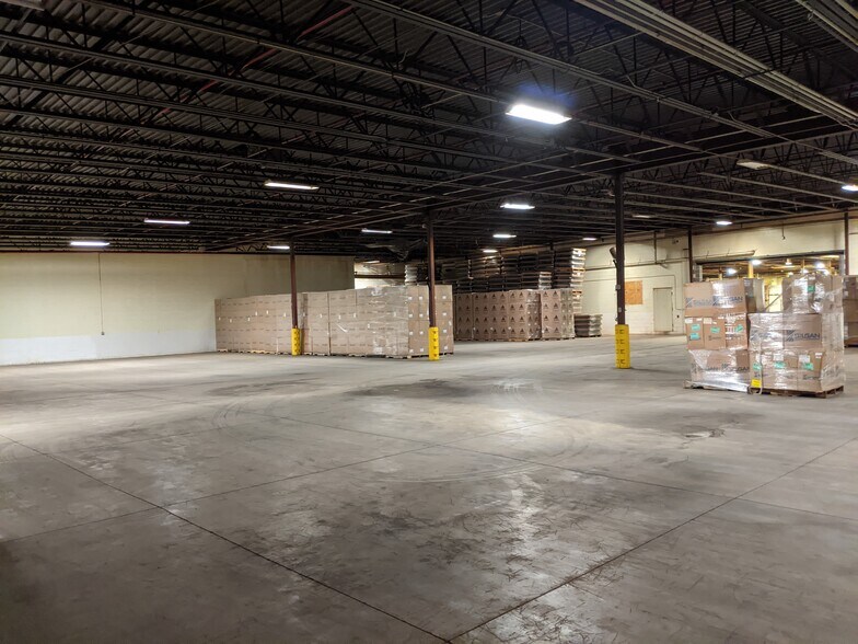 More Photos Of 18 Main St, Silver Creek Light Manufacturing For Lease