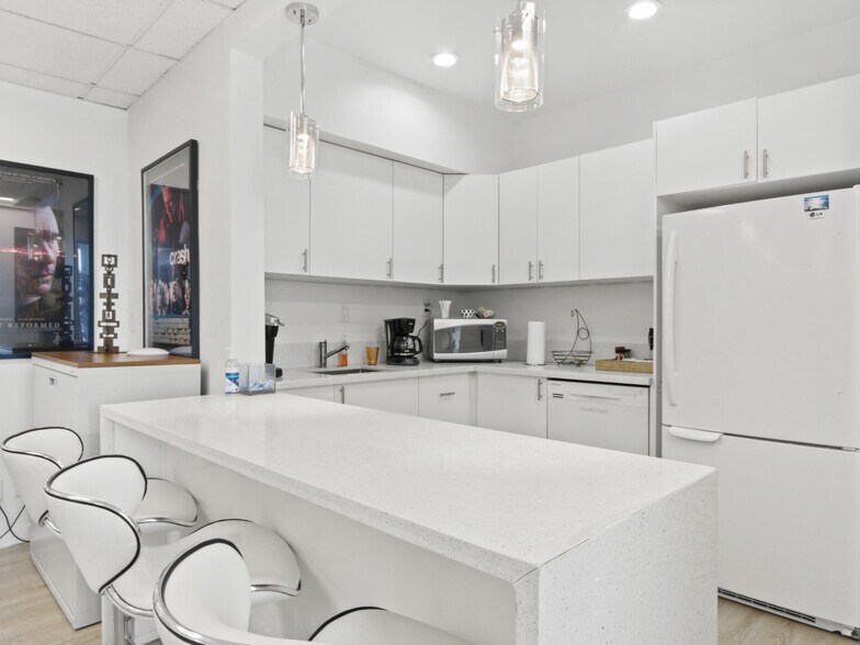 More Photos Of 8730 Wilshire Blvd, Beverly Hills Office For Lease