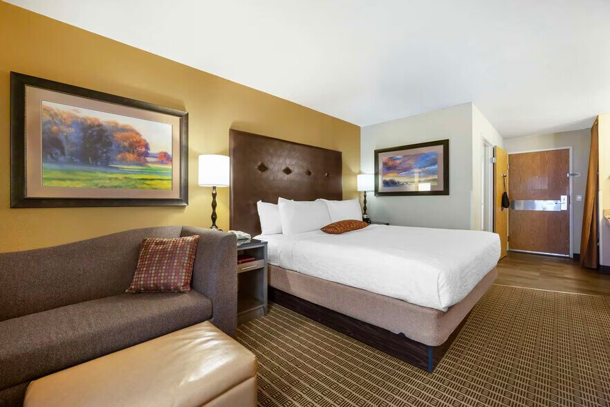 More Photos Of 1614 N 1st St, Yakima Hotel For Sale