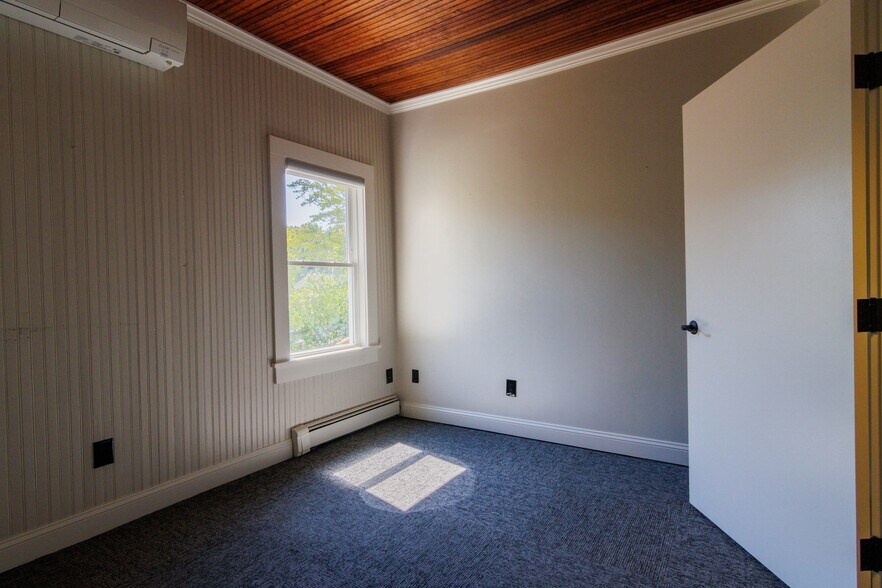 More Photos Of 114 High St, Wareham Office For Sale