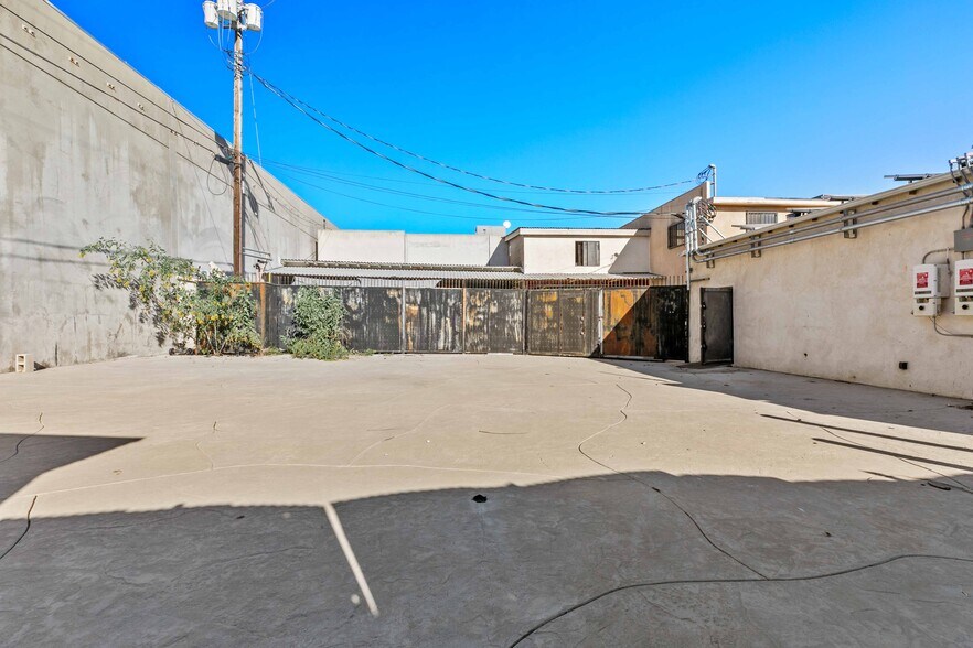 More Photos Of 11285 Goss St, Sun Valley Warehouse For Sale