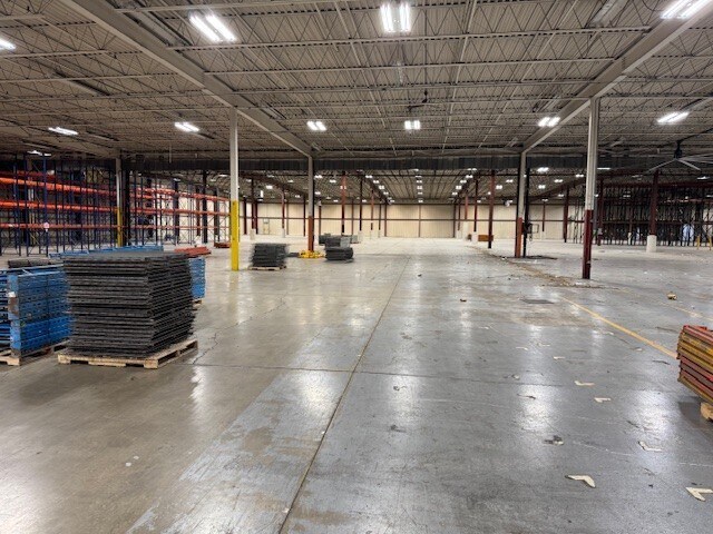More Photos Of 2425 American Way, Fort Wayne Warehouse For Lease