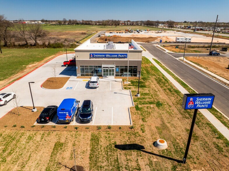 More Photos Of 211 Simon Sager Ave, Siloam Springs Freestanding For Sale