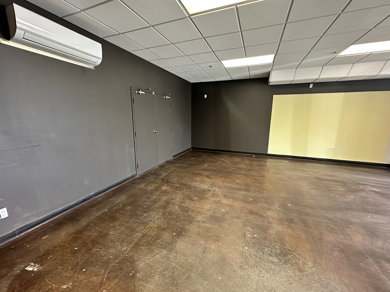 More Photos Of 2328 Ellwood Dr SW, Edmonton Specialty For Lease