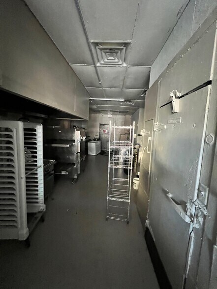 More Photos Of 1853 Richmond Ave, Houston General Retail For Lease