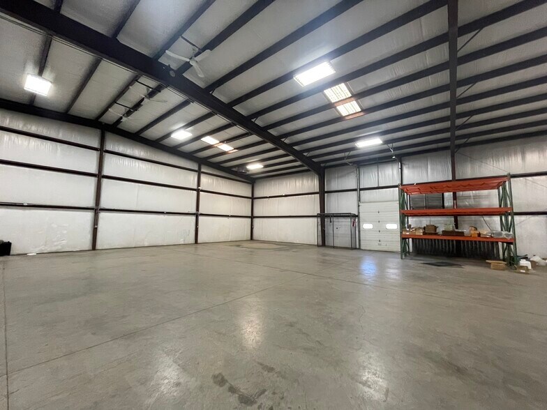 More Photos Of 125 W Robin Rd, Elkin Industrial For Sale