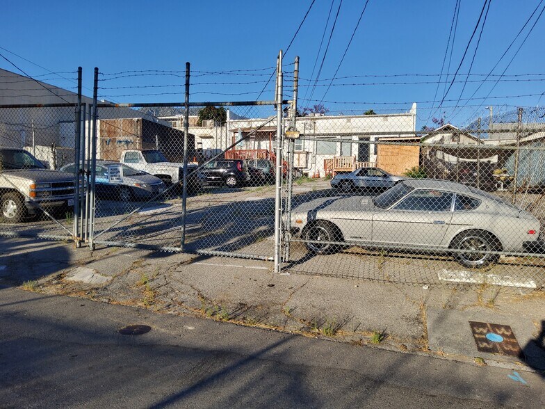 More Photos Of 10019-10023 Commerce Ave, Tujunga Storefront For Sale