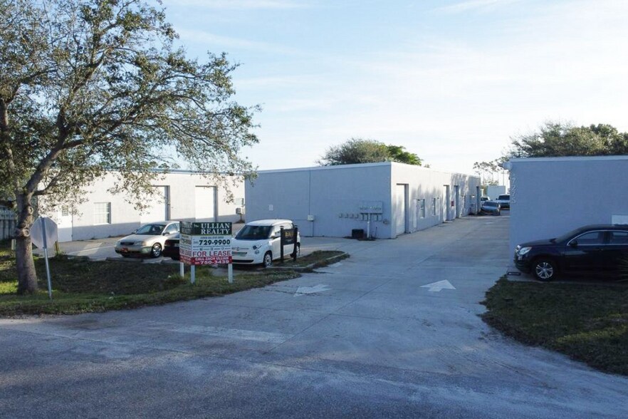 More Photos Of 7275 Waelti Dr, Melbourne Warehouse For Lease
