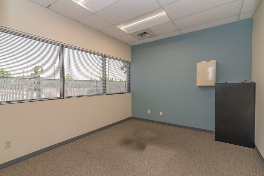 More Photos Of 3008 Sillect Ave, Bakersfield Medical For Lease