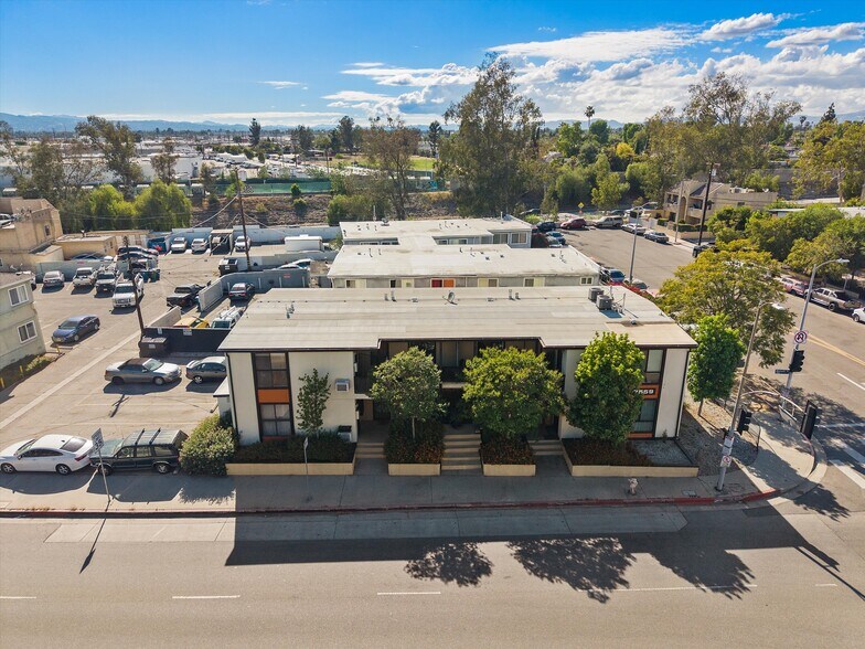 More Photos Of 7559 Whitsett Ave, North Hollywood Apartments For Sale