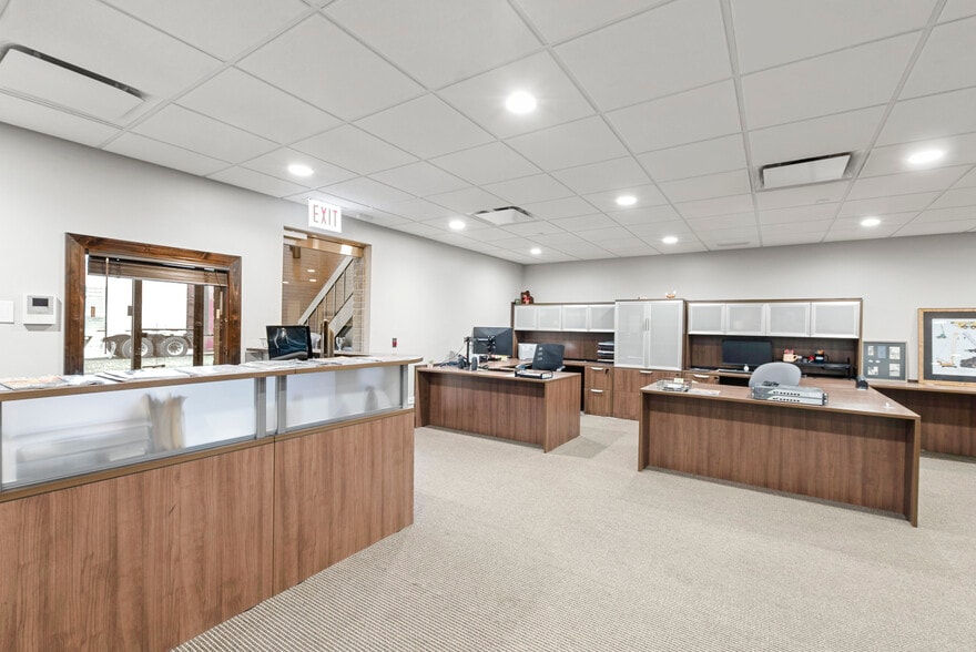 More Photos Of 9735 Industrial Dr, Bridgeview Light Distribution For Sale