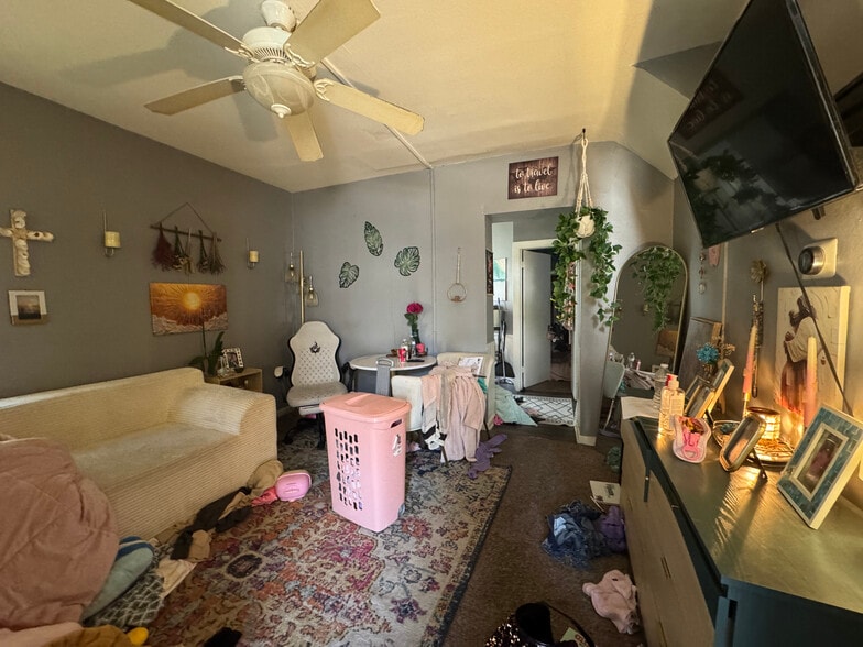 More Photos Of 140 N West St, Crown Point Apartments For Sale