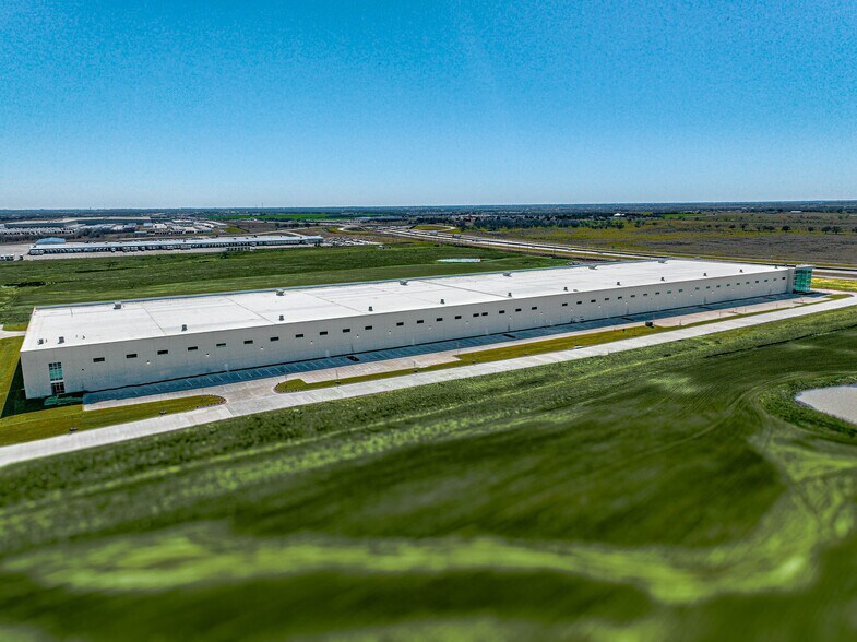 More Photos Of 6100 N Stemmons Fwy, Sanger Unknown For Lease