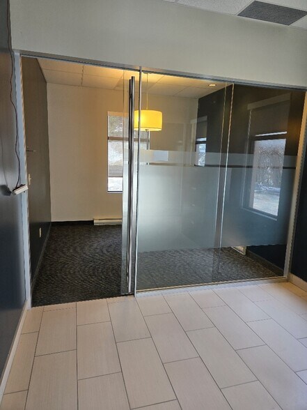 More Photos Of 218-220 Boul Labelle, Rosemère Restaurant For Lease