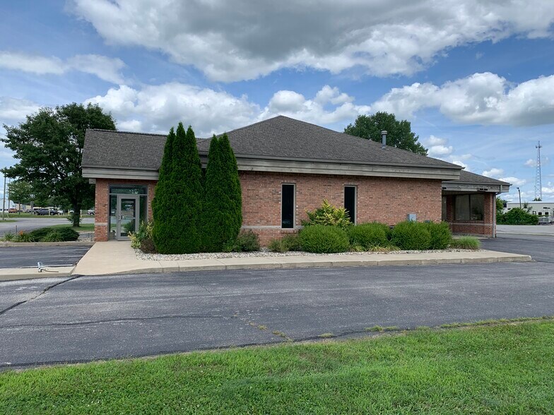 More Photos Of 422 N Main St, Middlebury Showroom For Lease