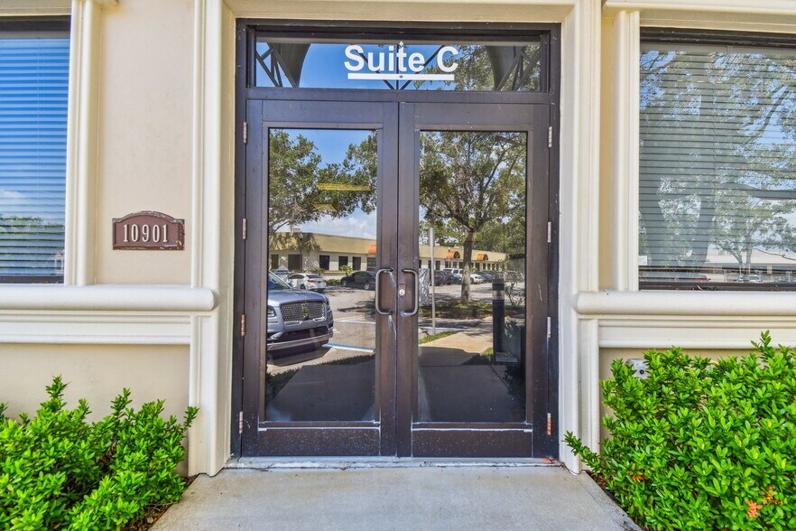 More Photos Of 10901 Danka Cir N, Saint Petersburg Office For Sale