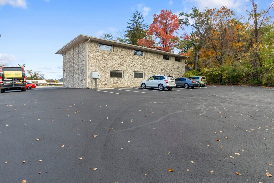 More Photos Of 1717 E 116th St, Carmel Office For Lease