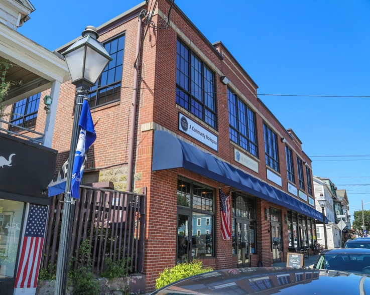 More Photos Of 333 Main St, East Greenwich Freestanding For Lease
