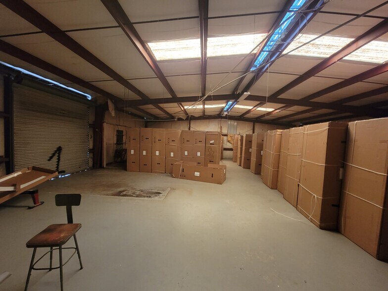 More Photos Of 106 Adams St, Auburndale Warehouse For Sale