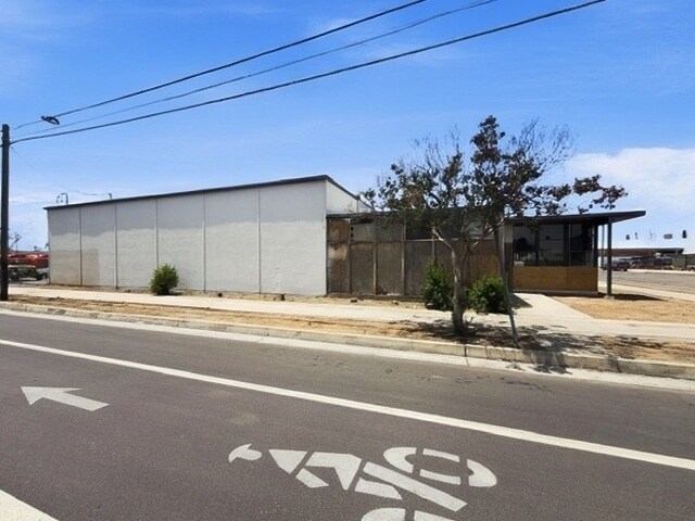 More Photos Of 211 M St, Fresno Service For Sale
