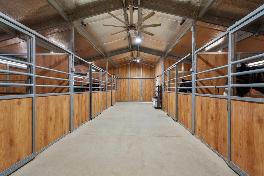 More Photos Of 121 Elm, Kerens Lodge Meeting Hall For Sale