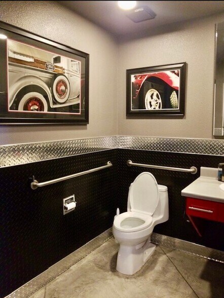 More Photos Of 1891 Industrial Blvd, Lake Havasu City Service For Sale