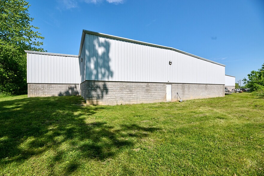 More Photos Of 7464 Sharon Mercer Rd, Mercer General Retail For Sale