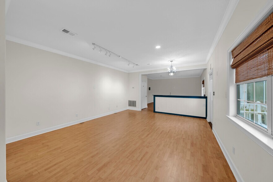 More Photos Of 462 N Section St, Fairhope General Retail For Sale