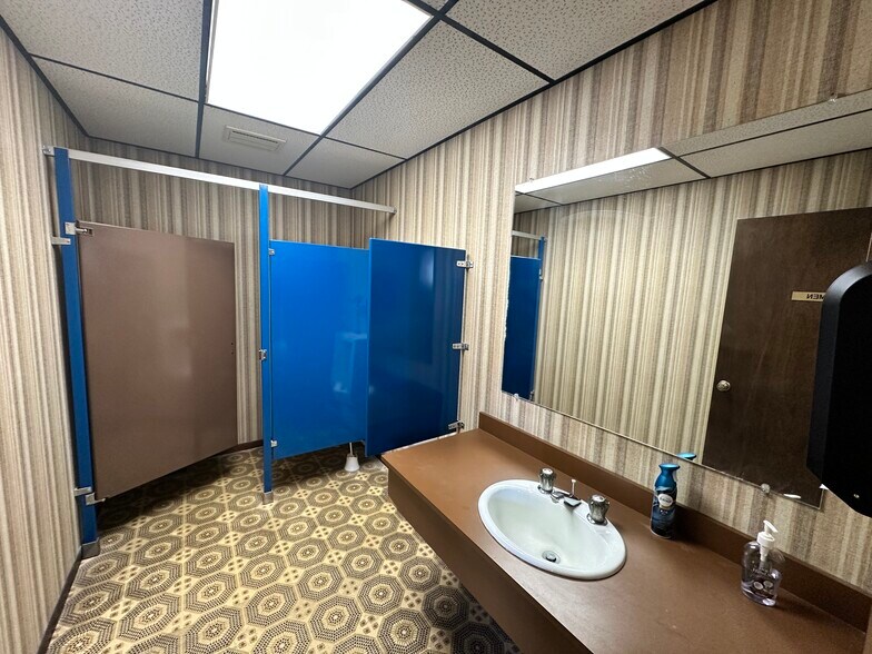 More Photos Of 1445 Avenue B, Billings Office For Sale
