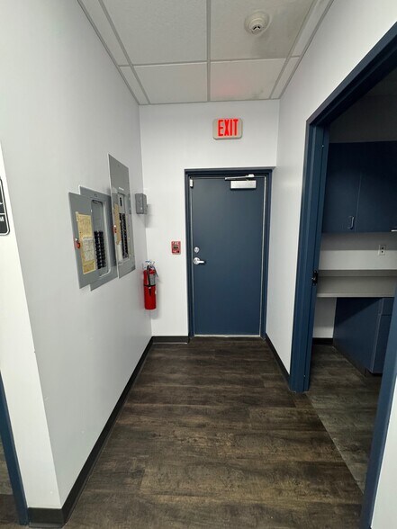 More Photos Of 4950-5020 W Dempster St, Skokie Unknown For Lease