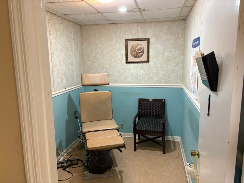 More Photos Of 906 Abercorn St, Savannah Office For Sale