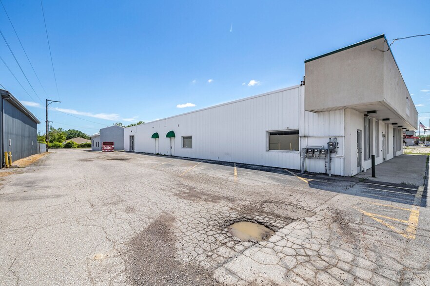 More Photos Of 3220 Bay Rd, Saginaw Storefront For Sale