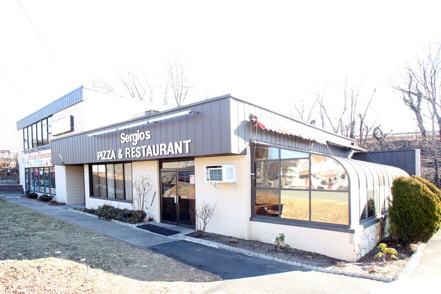 More Photos Of 985 E Main St, Stamford Freestanding For Lease