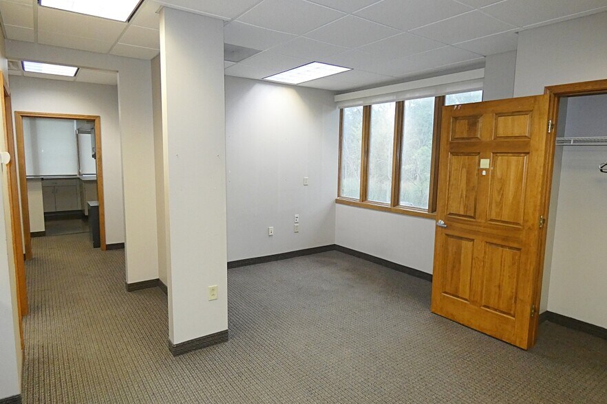 More Photos Of 1829 Maple Rd, Williamsville Medical For Lease