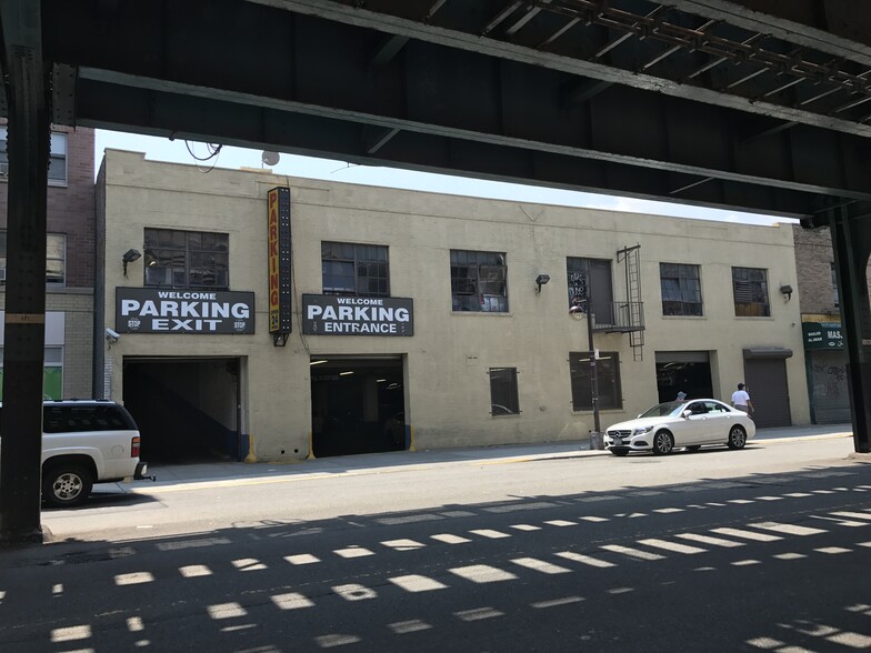 Primary Photo Of 2010 Westchester Ave, Bronx Parking Garage For Lease