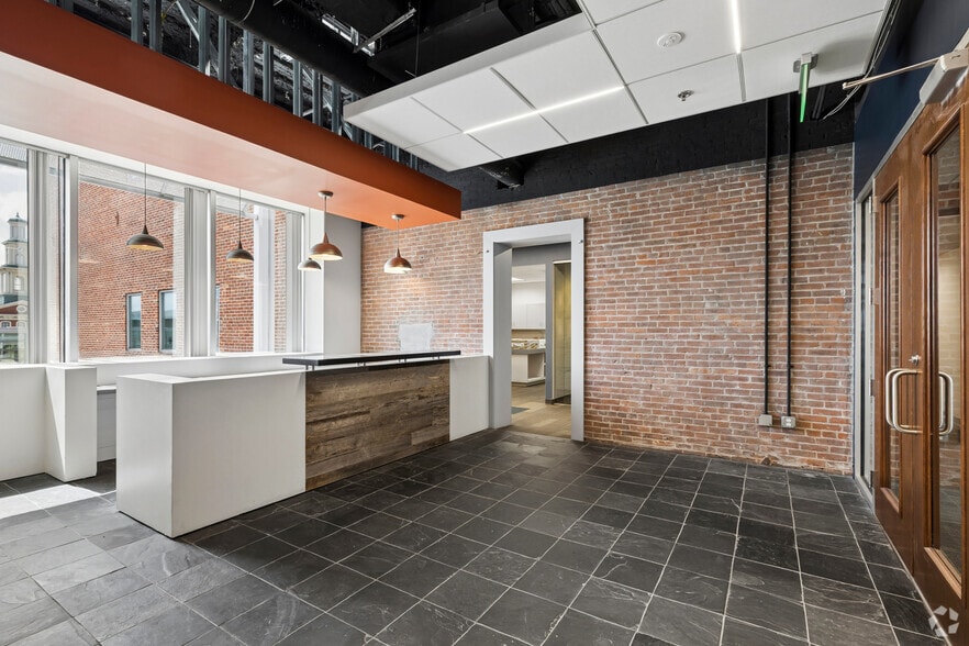More Photos Of 300 W Pratt St, Baltimore Office For Lease