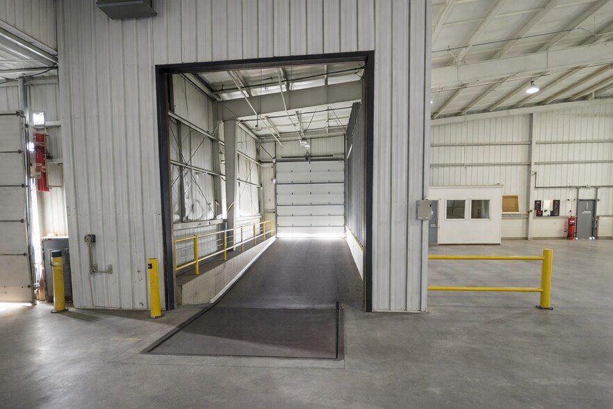 More Photos Of 1631 Dove St, Port Huron Warehouse For Lease