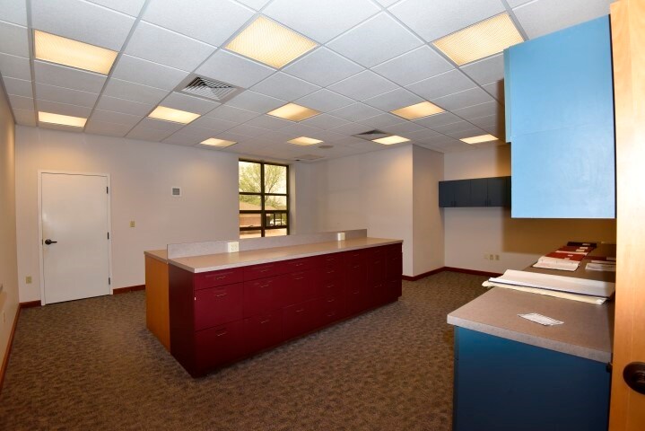More Photos Of 2834 Northgate Dr, Iowa City Office For Lease