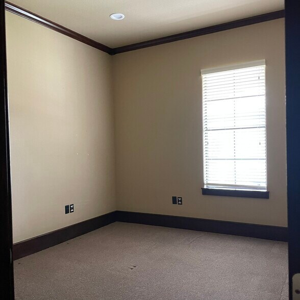 More Photos Of 12516 Cutten Rd, Houston Medical For Lease