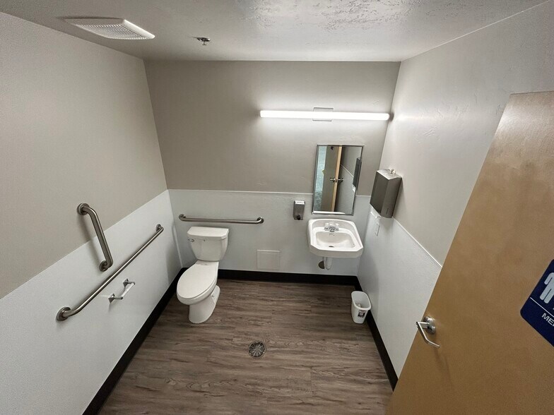 More Photos Of 519 Millennium Park Lane, Caldwell Warehouse For Lease