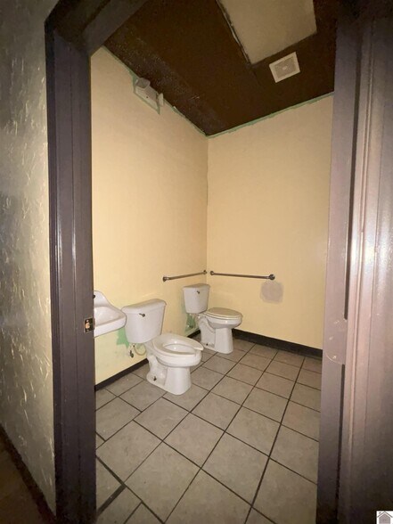 More Photos Of 716 N 12th St, Murray General Retail For Lease