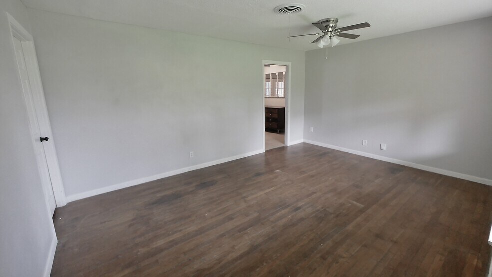 More Photos Of 7115 Satsuma Dr, Houston Unknown For Lease