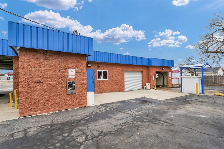 More Photos Of 110 W Lincoln Ave, Charleston Carwash For Sale