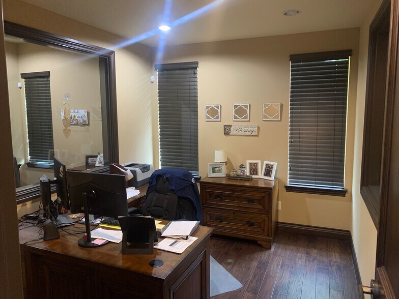 More Photos Of 4602 Park Springs, Arlington Loft Creative Space For Lease