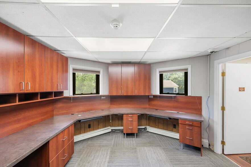 More Photos Of 275 W Main St, Norton Office Residential For Sale