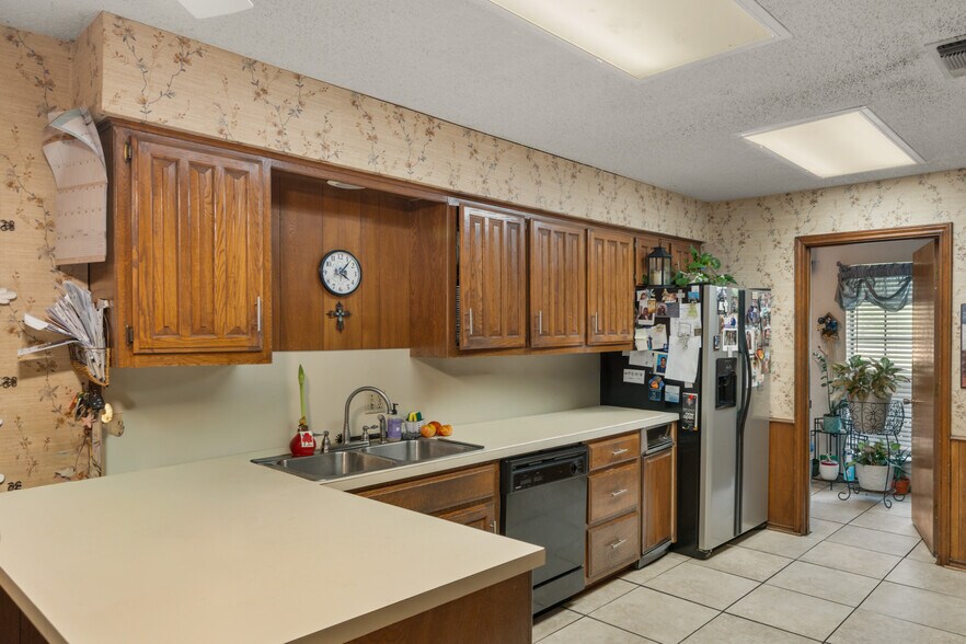 More Photos Of 5792 FM 6, Josephine Showroom For Sale
