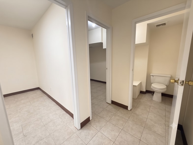 More Photos Of 4102 Bell Blvd, Bayside Office For Lease