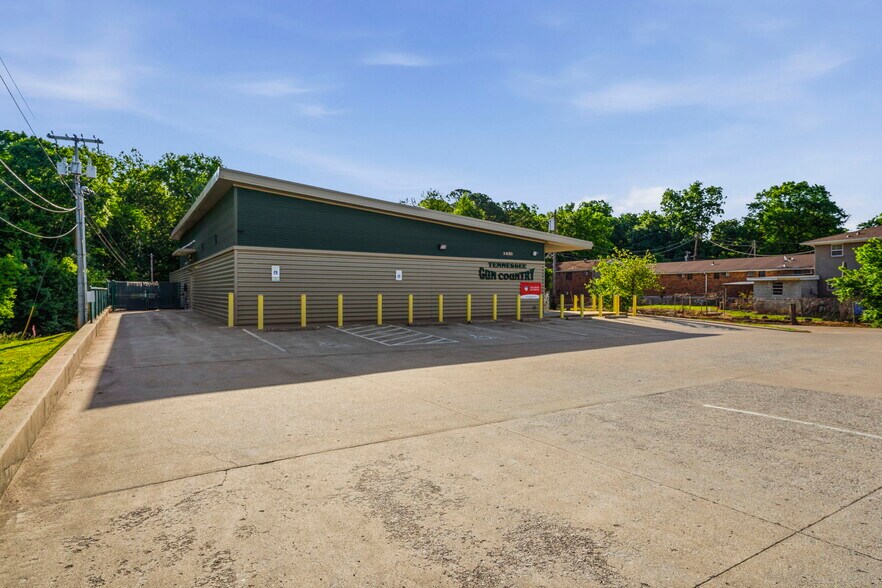 More Photos Of 1435 Fort Campbell Blvd, Clarksville Freestanding For Sale